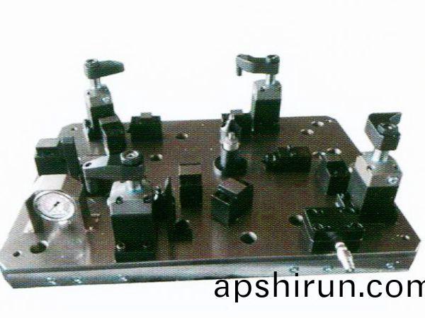 齒輪室罩(zhao)蓋液壓裌具(ju)